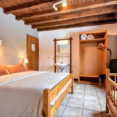 Budget Holiday In Mont Liege With Garden Casa de Férias